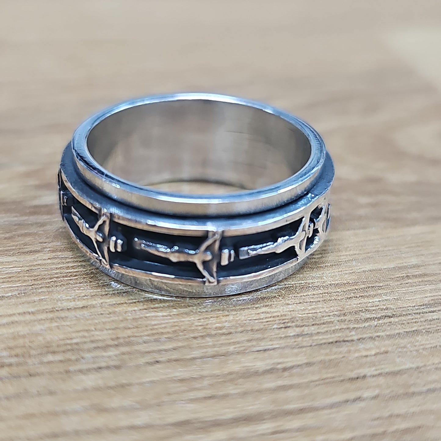 R826 Cross Ring