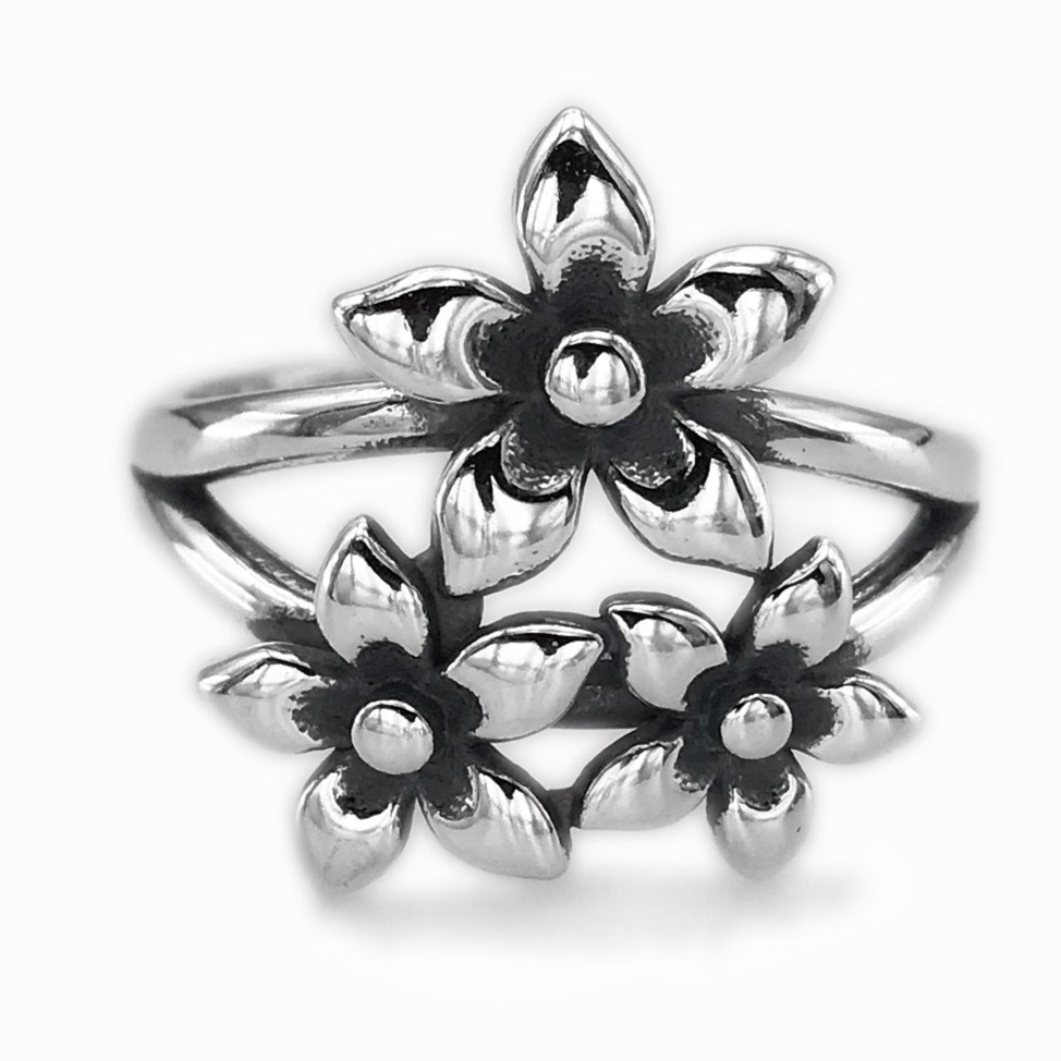 R963 Three Flower Ring