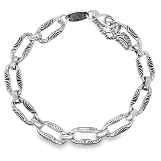 M377 Charm bracelet with lines on link