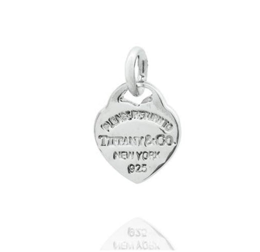 D1993 11mm Small Heart Pendant