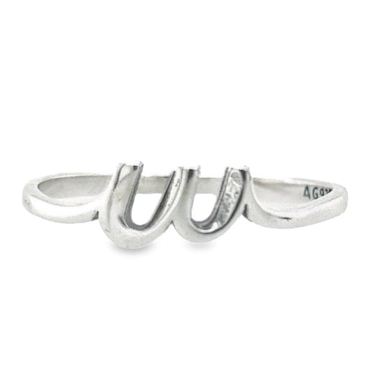 RW1 Letter W Ring