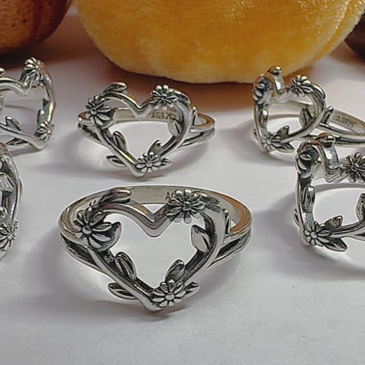 R855 Heart With Flowers Ring